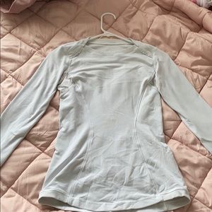 a soft lululemon long sleeve shirt